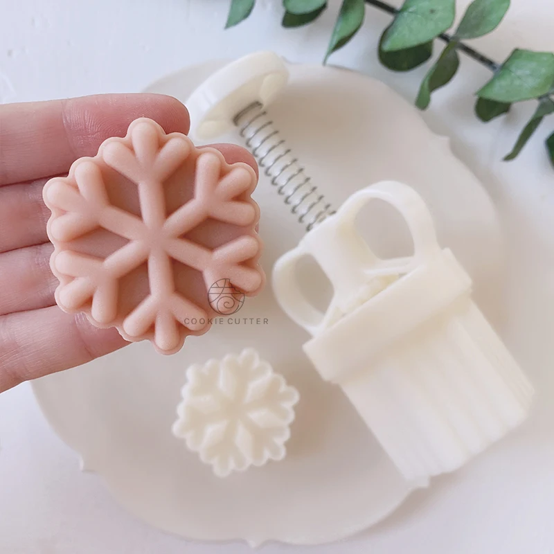 Moon Cake Mold Pastry Snowflake 3D 50g Hand Pressure Plunger Pastry DIY Baking Tool Winter Festival Decoration Tools Kitchen