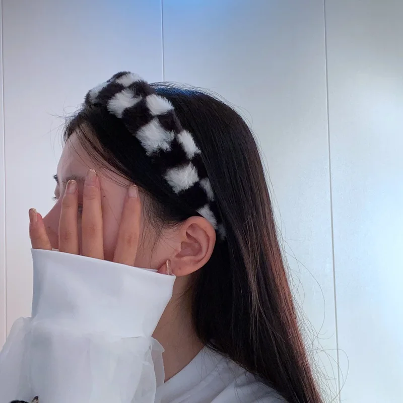 

Checkerboard Headbands Black and White Faux Fur Hairbands for Women Hair Accessories Girls Fashion Daily Headwear