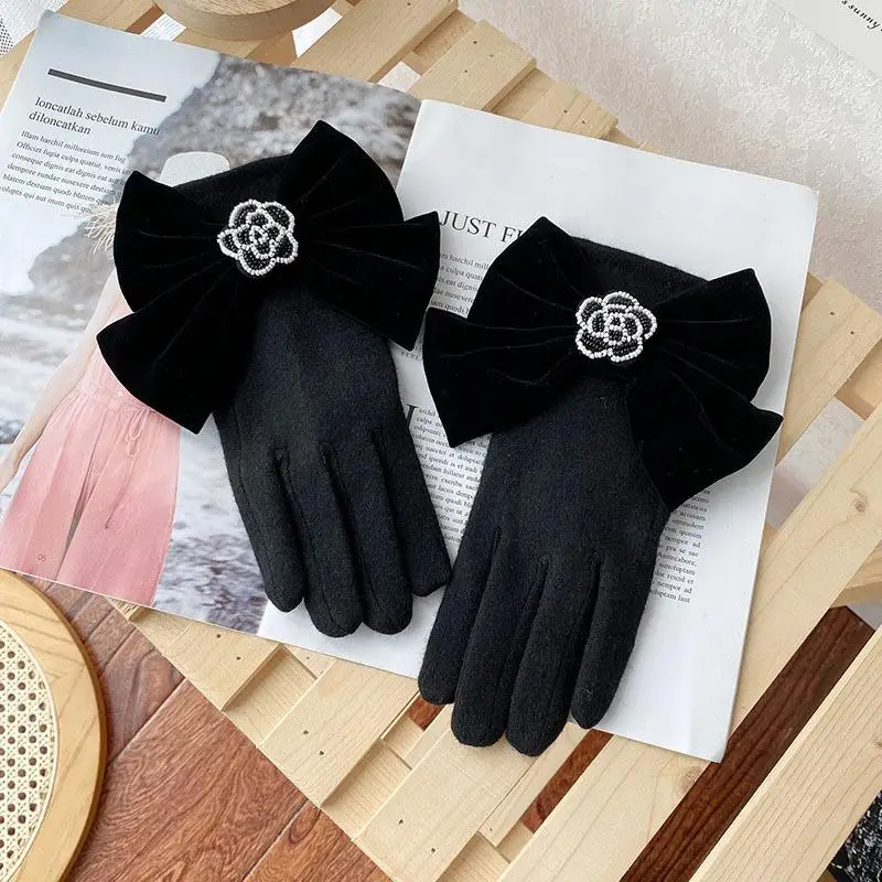 Cashmere Ladies Gloves Handmade Beaded Camellia Winter Gloves Korean Fashion Thickened Warmth Riding Touch Screen Gloves A435