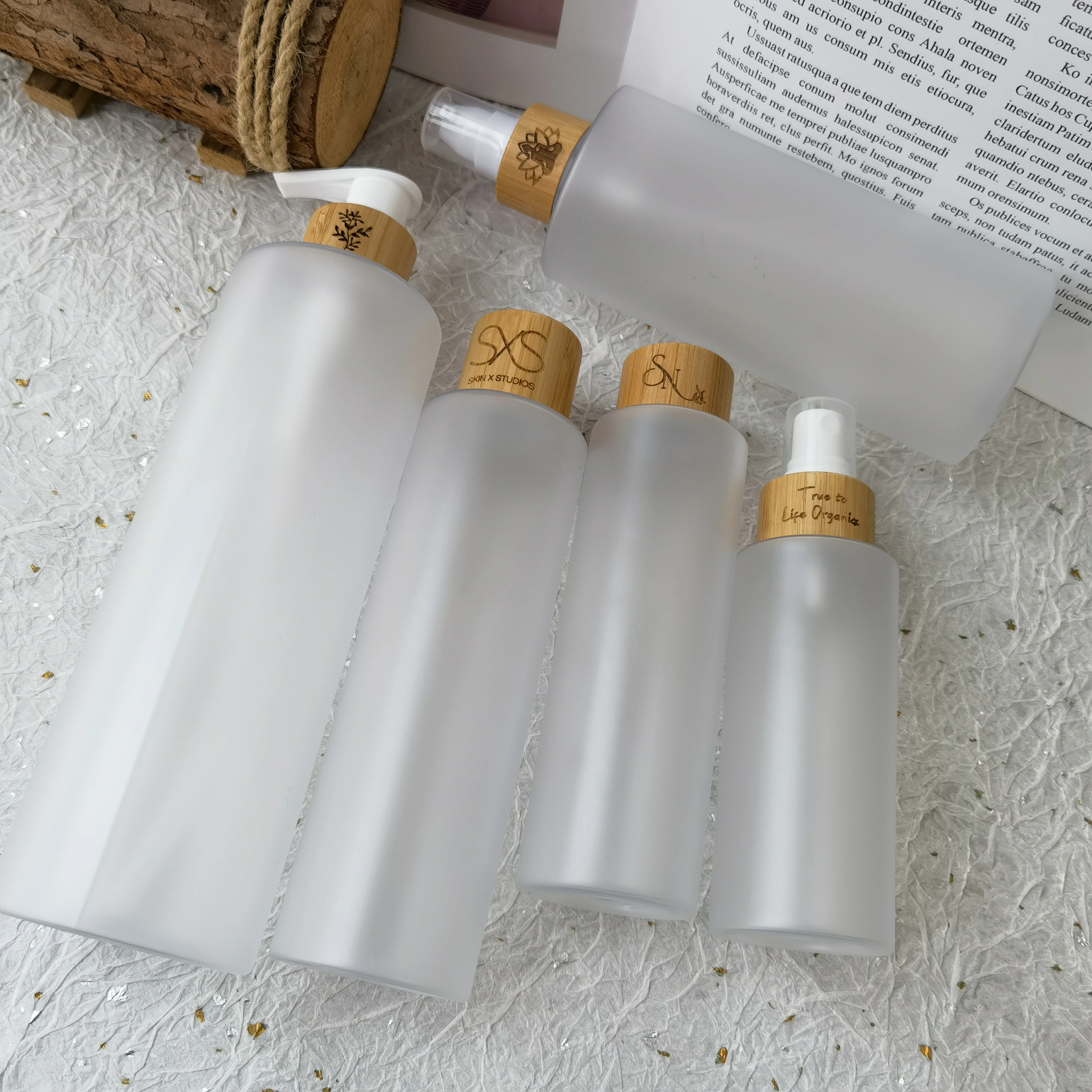 

Custom Logo 100ML-500ML Empty Plastic Cosmetic Bottles With Bamboo Lid Cap Refillable Travel Bottle Shampoo Toner Container