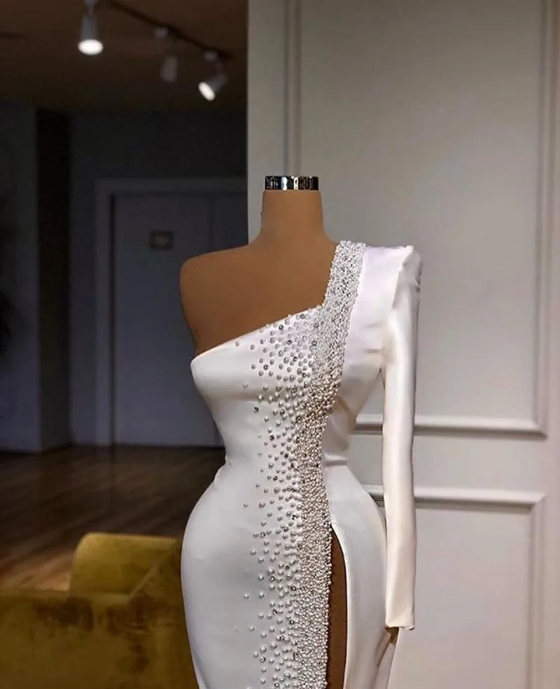 Vestidos de graduación de un hombro para mujer, Vestido de satén con abertura alta, cuentas, elegante, Sexy, para ocasiones especiales, tallas grandes, vestidos de desfile, blanco