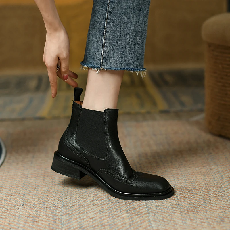 Zima/jesień prawdziwe skórzane Chelsea Boots Retro rzeźbione kobiety buty okrągłe Toe kostki buty brytyjski styl krótkie buty damskie buty