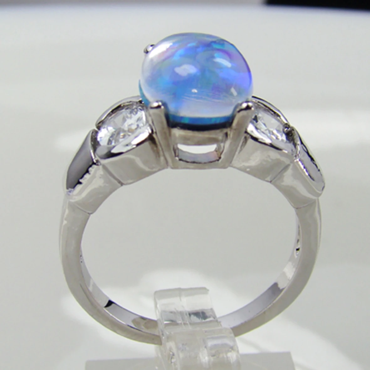 Anello Midi opale blu In argento Sterling di Lucy Loves Neko