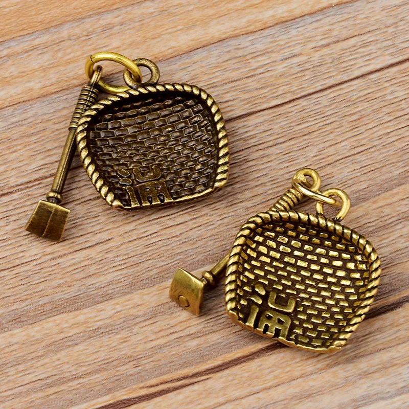 4pcs Retro Chinese Dustpan Plow Pendant Keychains Brass/Alloy Personality Car Chain Pendant Key Foddle Spot Wholesale