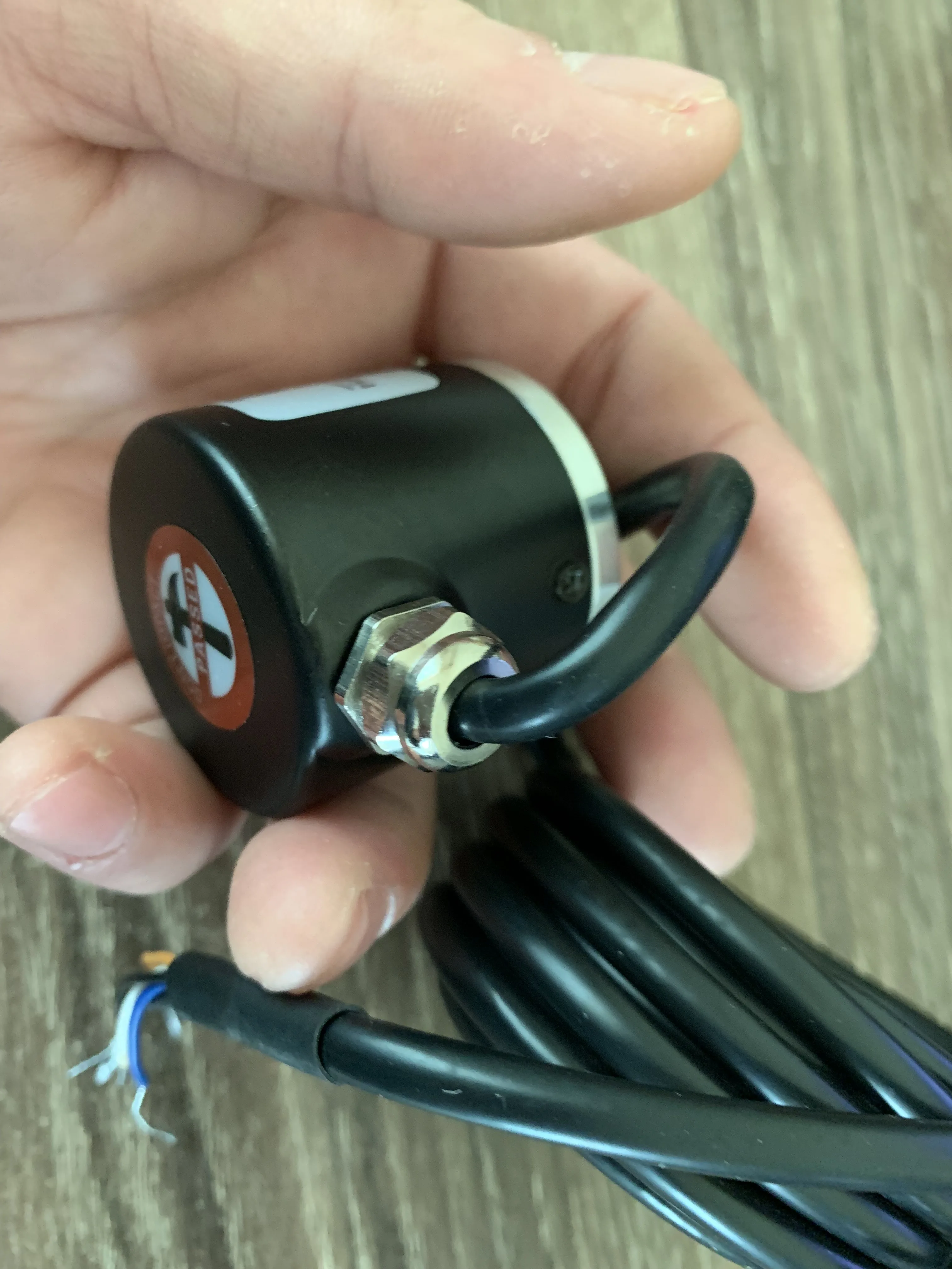 wuxi  encoder H38S-6  series  3 phase 24v complementary output    Solid shaft incremental photoelectric rotation
