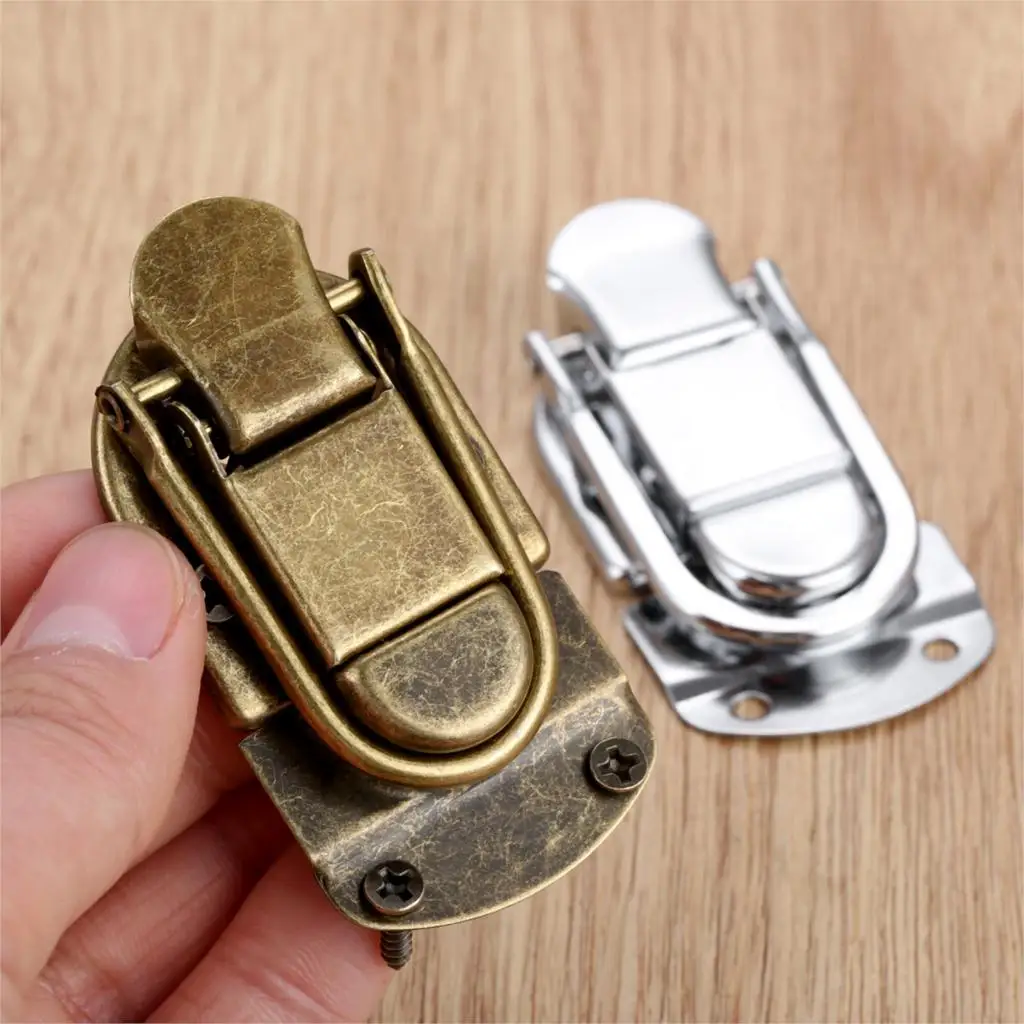 1 Buah Kotak Hadiah Kotak Dada Kunci Logam Antik Koper Casing Gesper Pengait Tombol Pengait Perangkat Keras Furnitur 34*67Mm