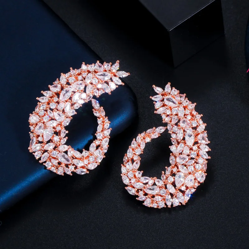 CWWZircons Roségold-Plattierte Luxuriöse Geometrische Blumen-Ohrringe mit Roten Kubischen Zirkonia, Große Hochzeitsohrringe, Modischer Berühmter Schmuck CZ415 – Detail 6