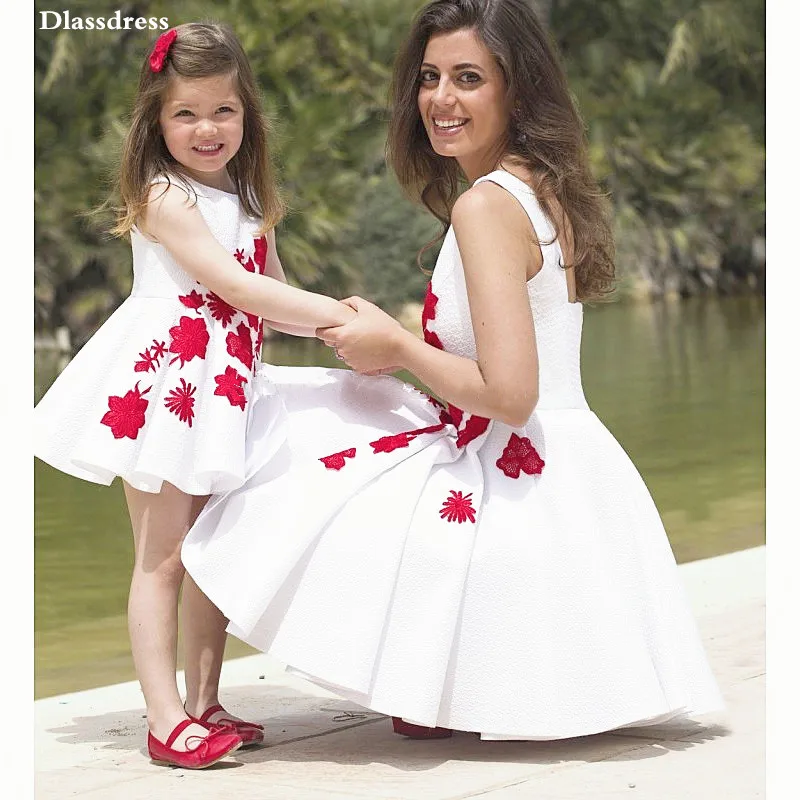 Pure White Flower Party Girl Vestido de Mãe E Filha Vestido Mini Saia Floral Impressão Sem Mangas Vestido de Baile платья знаменитостей