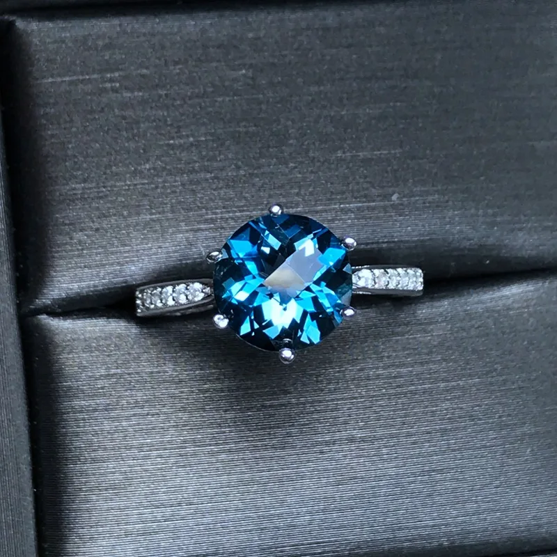 Supply 925 Sterling Silver White Gold Plated Inlaid With Full Clean Body Shiny Lattice Surface Natural London Blue Topaz Ring