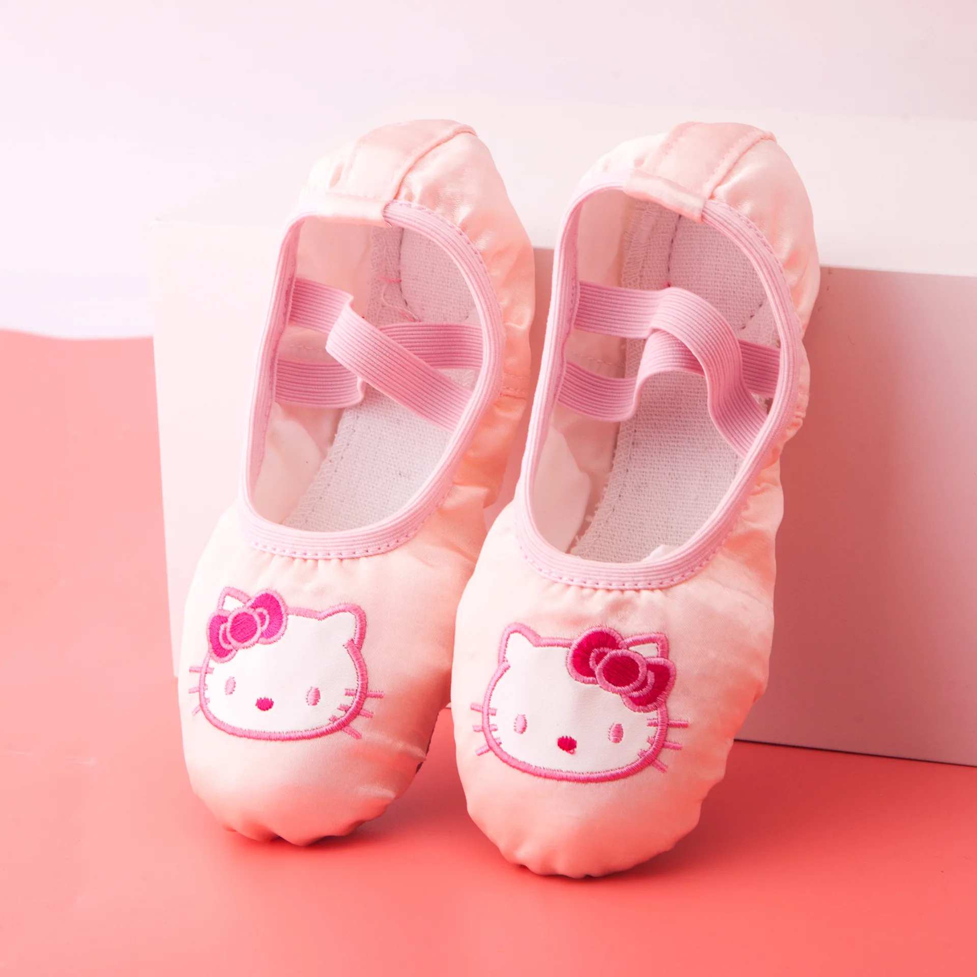 HelloKitty Children's Cute Cartoon Soft Sole Dance Shoes Girls Simple and Comfortable Ballet Shoes Adult Jumping Body Yoga Shoes