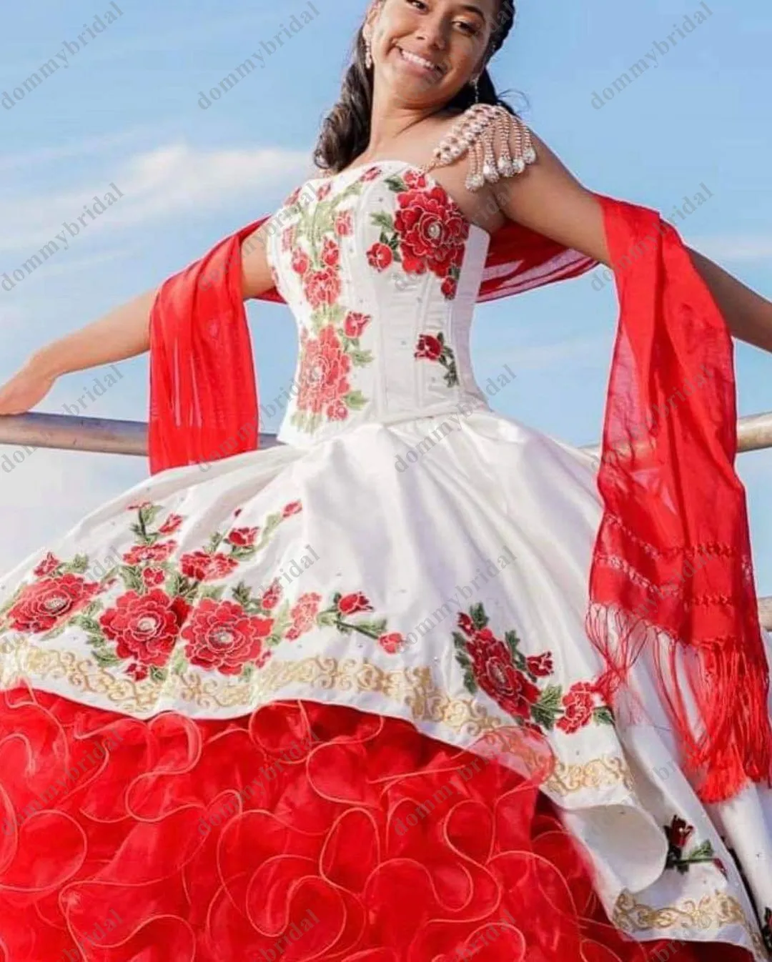 Bonito vermelho e branco vestido de 15 anos mexicano 2023 barato quinceanera doce 15 vestidos de cristal charro flores bordadas