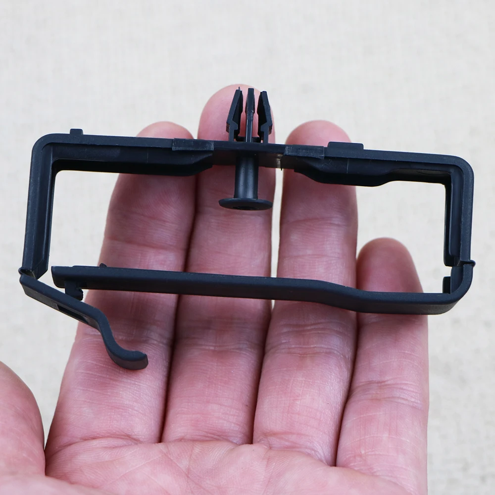 

30721387 Emergency Warning Triangle Mount Bracket Holder Support Fixed Buckle For Volvo S40 V50 S60 V60 V70 S80 XC60 XC70 307213