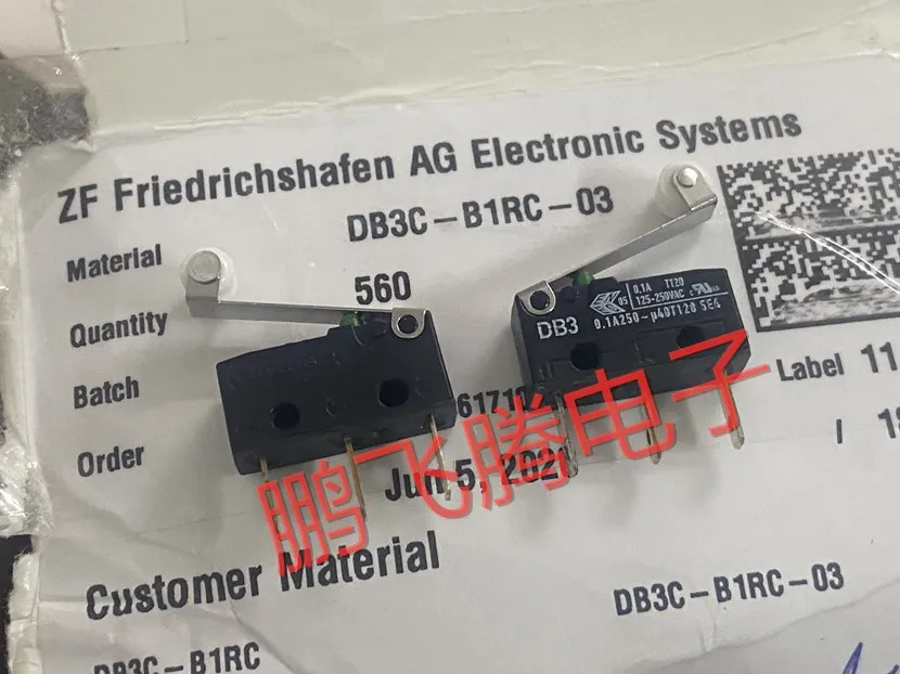 1PCS German  DB3 DB3C-B1RC  micro switch 3 foot stroke limit with roller long foot 0.1A welding wire foot