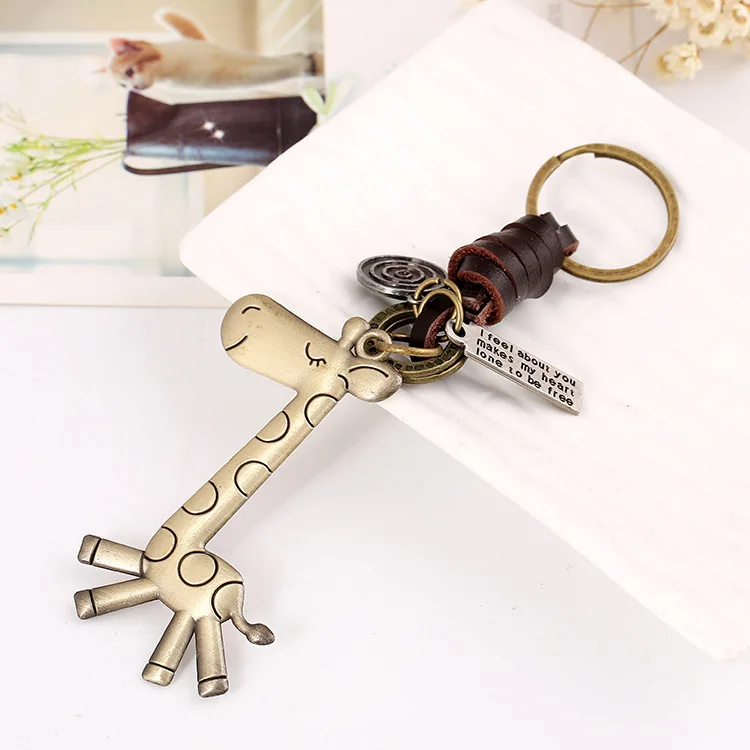 Porte-clés en cuir de girafe, rétro, mignon, pendentif de sac à dos de voyage pour hommes et femmes, porte-clés de voiture, cadeau de fête d'anniversaire