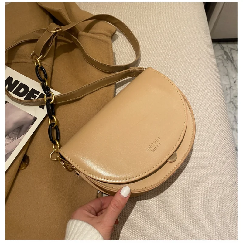 Solid Color Flip Saddle Bag Trend Fashion  New High Quality PU Leather Women Designer Handbag Retro Small Shoulder Messenger Bag