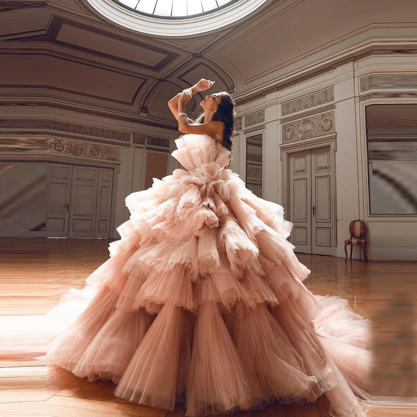 

Fluffy Tulle Wedding Dresses Pink Strapless Sleeveless Crystal Waist Custom Made Plus Size Dubai Wedding Gowns