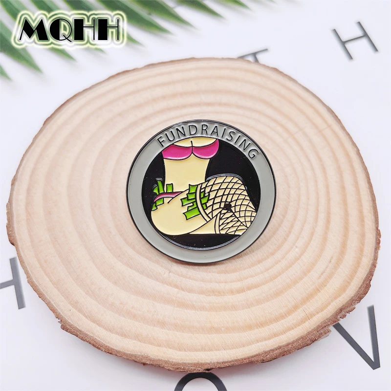 Pin de esmalte redondo creativo para mujer, medias de Bikini Sexy, broche de aleación, insignia, joyería Retro, regalo para amigos