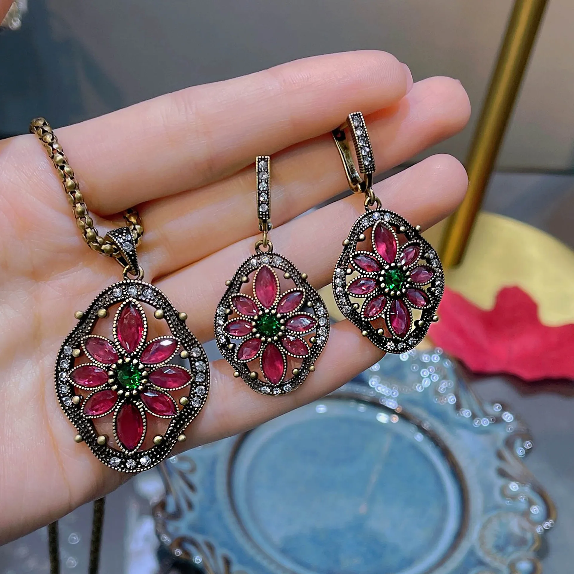 Foydjew European and American Medieval Rococo Style Fashion Flower Jewelry Sets Pendant Necklaces Dangle Earrings For Women