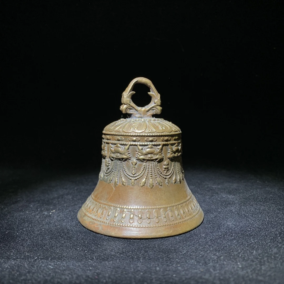 

Chinese bronze antique collection copper bell ornaments old objects collection