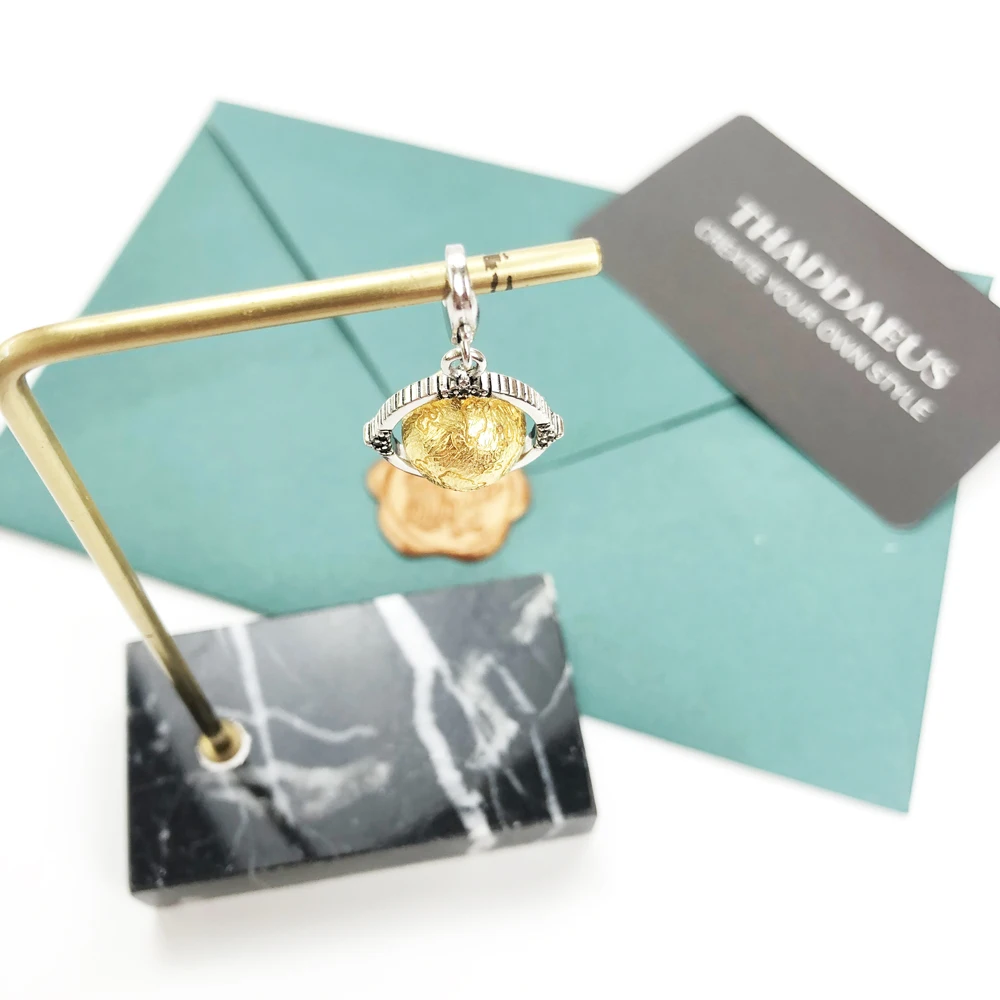 Drehbarer Vintage-Globus-Charm „The World of Rebels“ aus Sterlingsilber 925, Modeschmuck für Damen und Herren, Geschenk – Detail 4