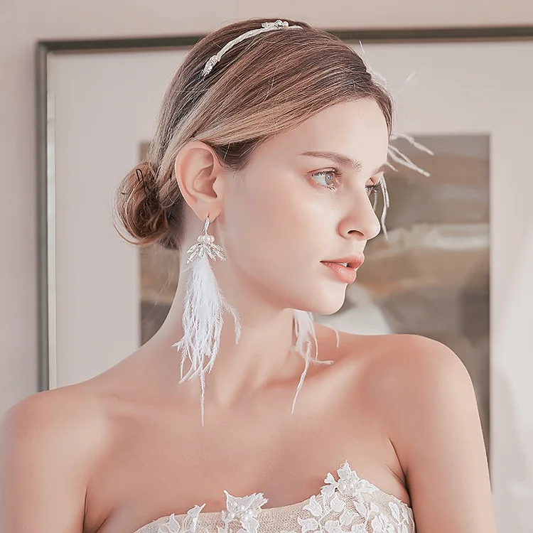 Diadema nupcial de plumas blancas con pendientes, corona de pelo de boda de cristal, perlas, joyería hecha a mano, tocado para mujer