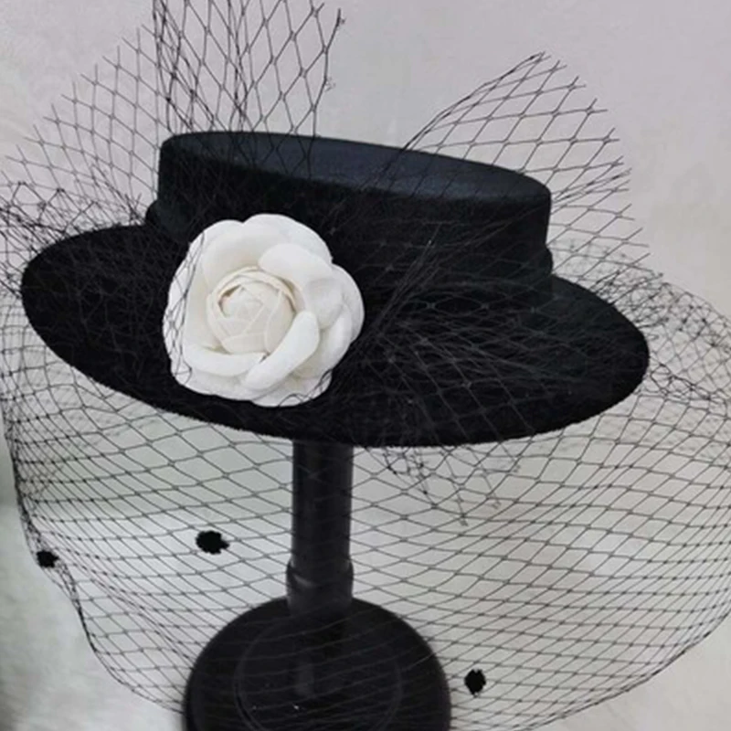 Wedding Hats Black Velvet Flat Hat Hepburn Style Mesh Banquet Hat Elegant Winter Hats Bridal Headwear Birdcage Veil Accessories