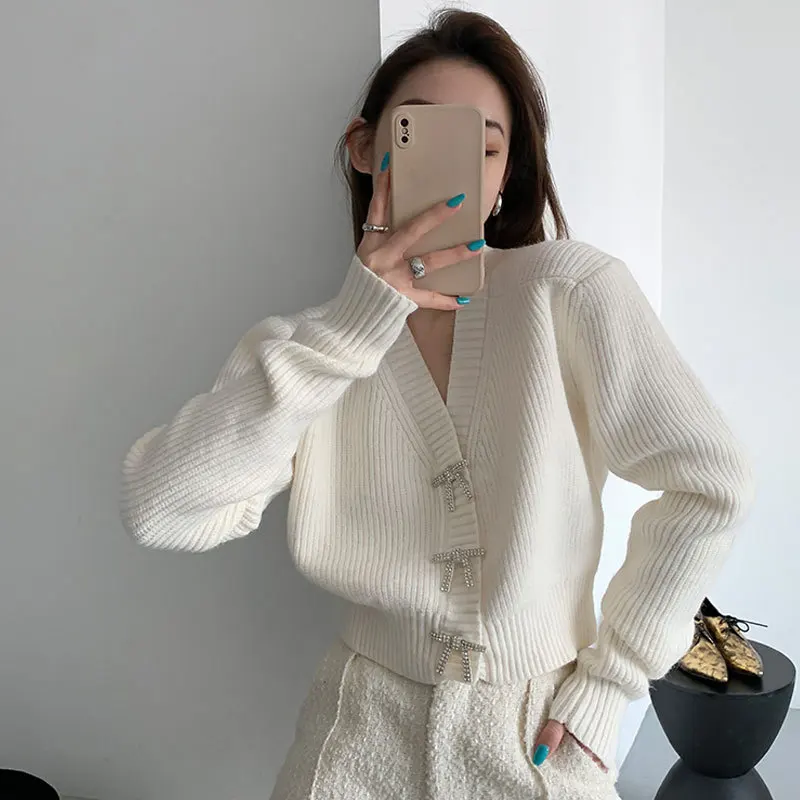 Autumn And Winter Clothing 2023 Fashion Trend Ladies French Retro Knitted Cardigan V-neck Long-sleeved Solid Color Sweater