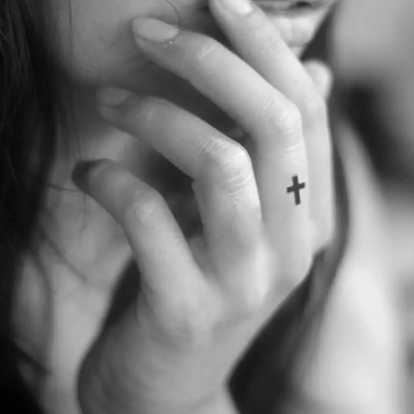 Waterproof Temporary Tattoo Sticker Small Cross Tattoo on Finger Water Transfer Flash Fake Tattoo for Girl Women Men T0137