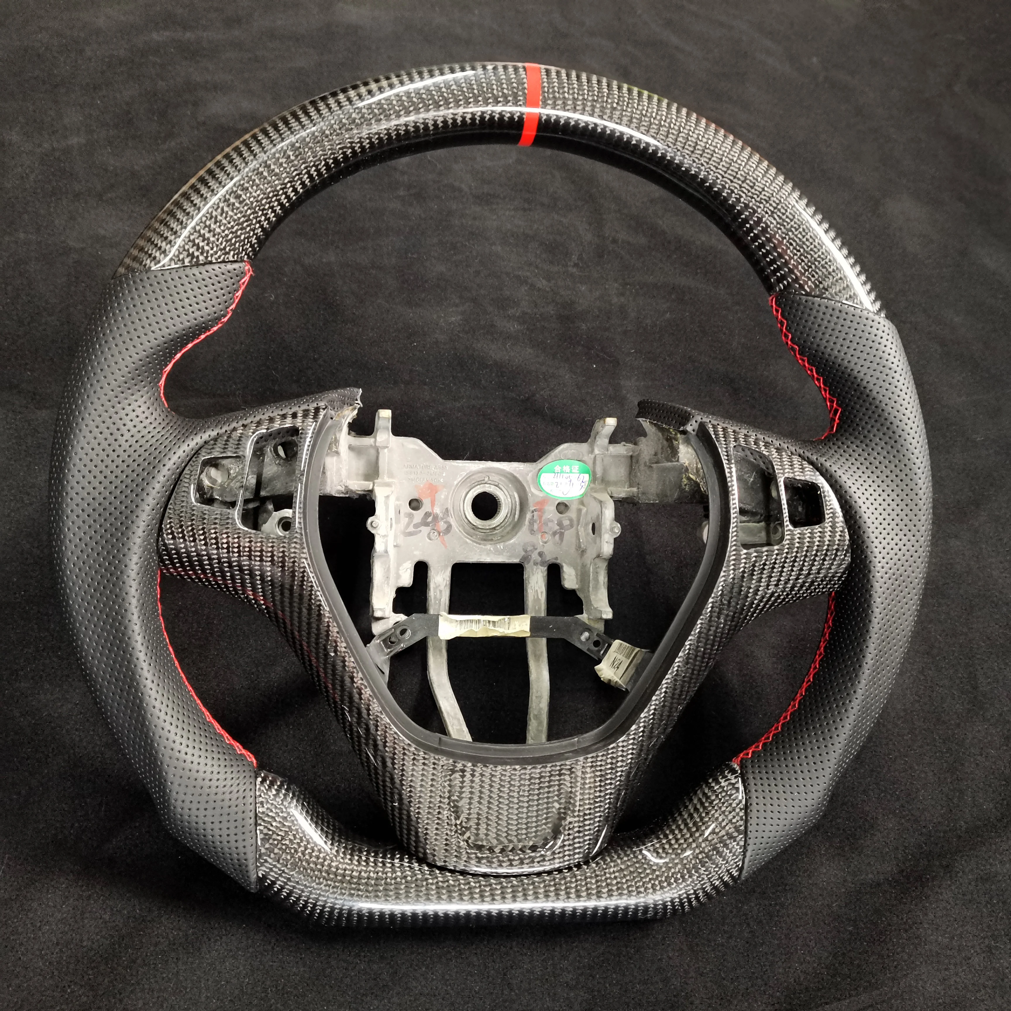 

Customized Leather Carbon Fiber Racing Steering Wheel For Hyundai Rohens Coupe Genesis 2009 2010 2011