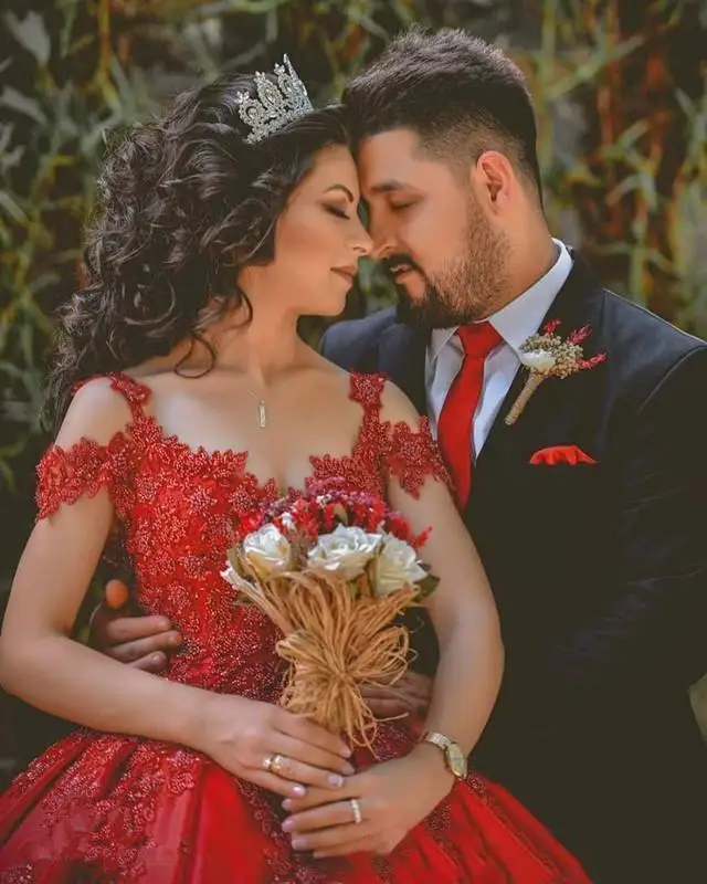 Elegant Red Satin Wedding Dresses 2023 Off The Shoulder Luxury Lace Appliqued Bridal Gowns Robe De Mariage