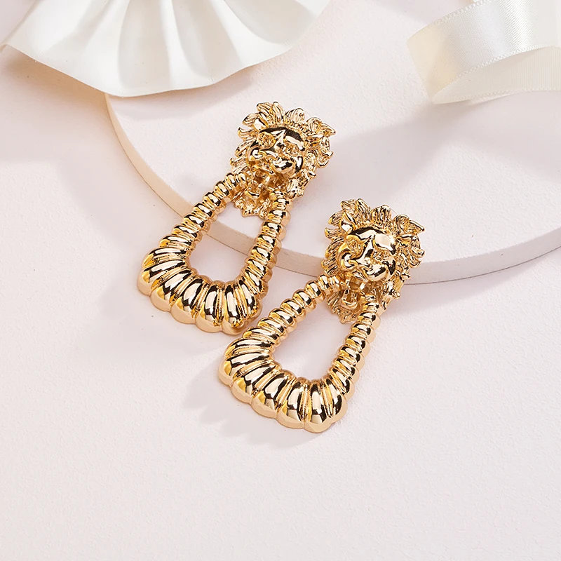 MITTO FASHION JEWELRIES AND HIGH-END ACCESSORIES GOLD PLATED LION HEAD DOOR KNOCKER WOMEN EARRING