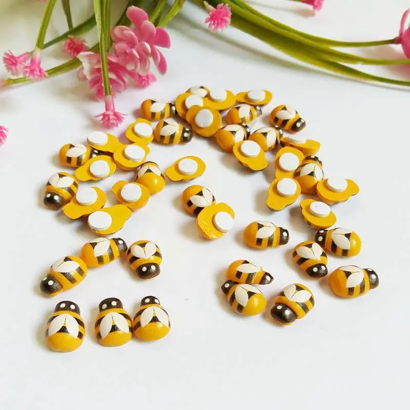 100Pcs/pack Painted Kawaii Self-Adhesive Bee / Ladybug Wood Craft Fridge Paste Cabochon Scrapbooking Decoration