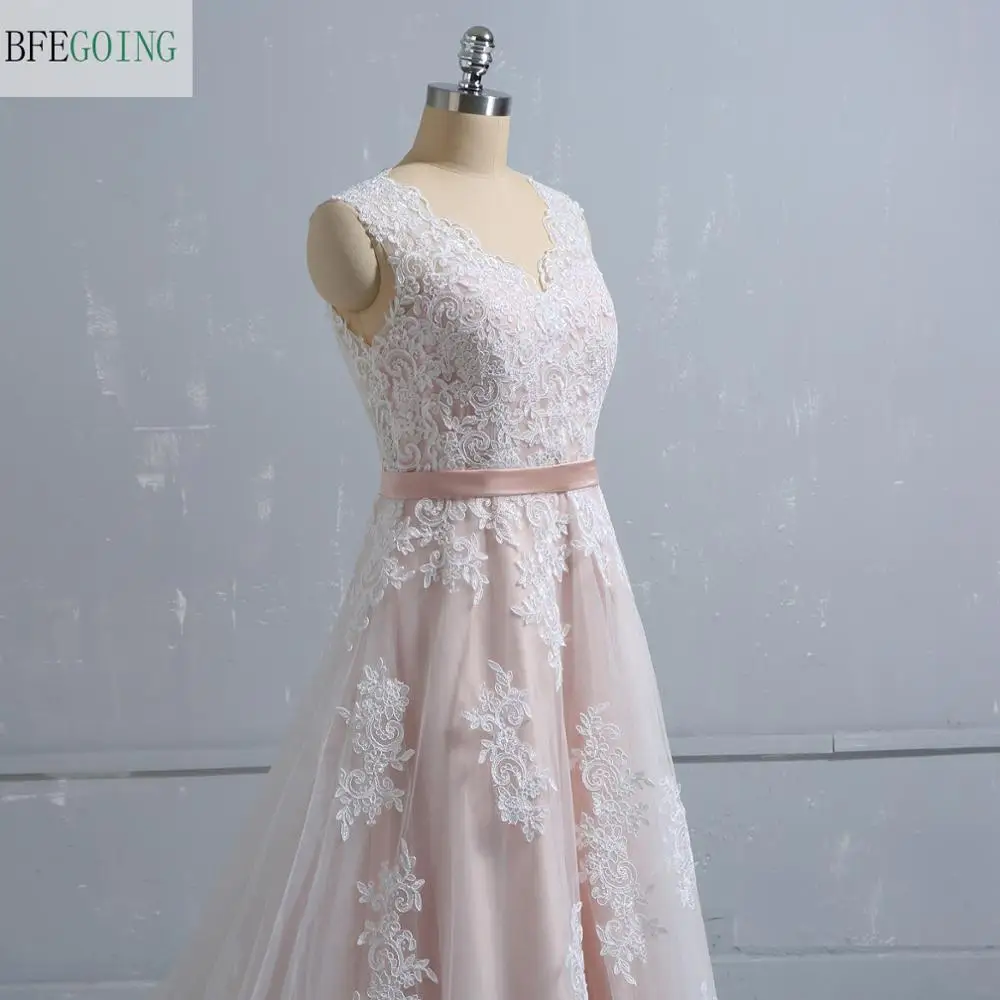 Ivory Lace Tulle Blush Pink V-hals Mouwloze Vloer-Lengte A Trouwjurk Hof Trein Custom Made