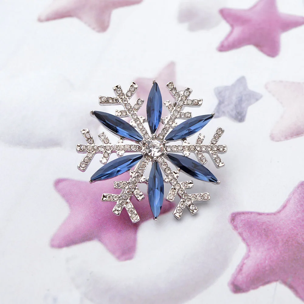 CINDY XIANG 2 Styles Avaibale Rhinestone Snowflake Brooch Autum Winter Design Fashion Party Pin High Quality Accessories