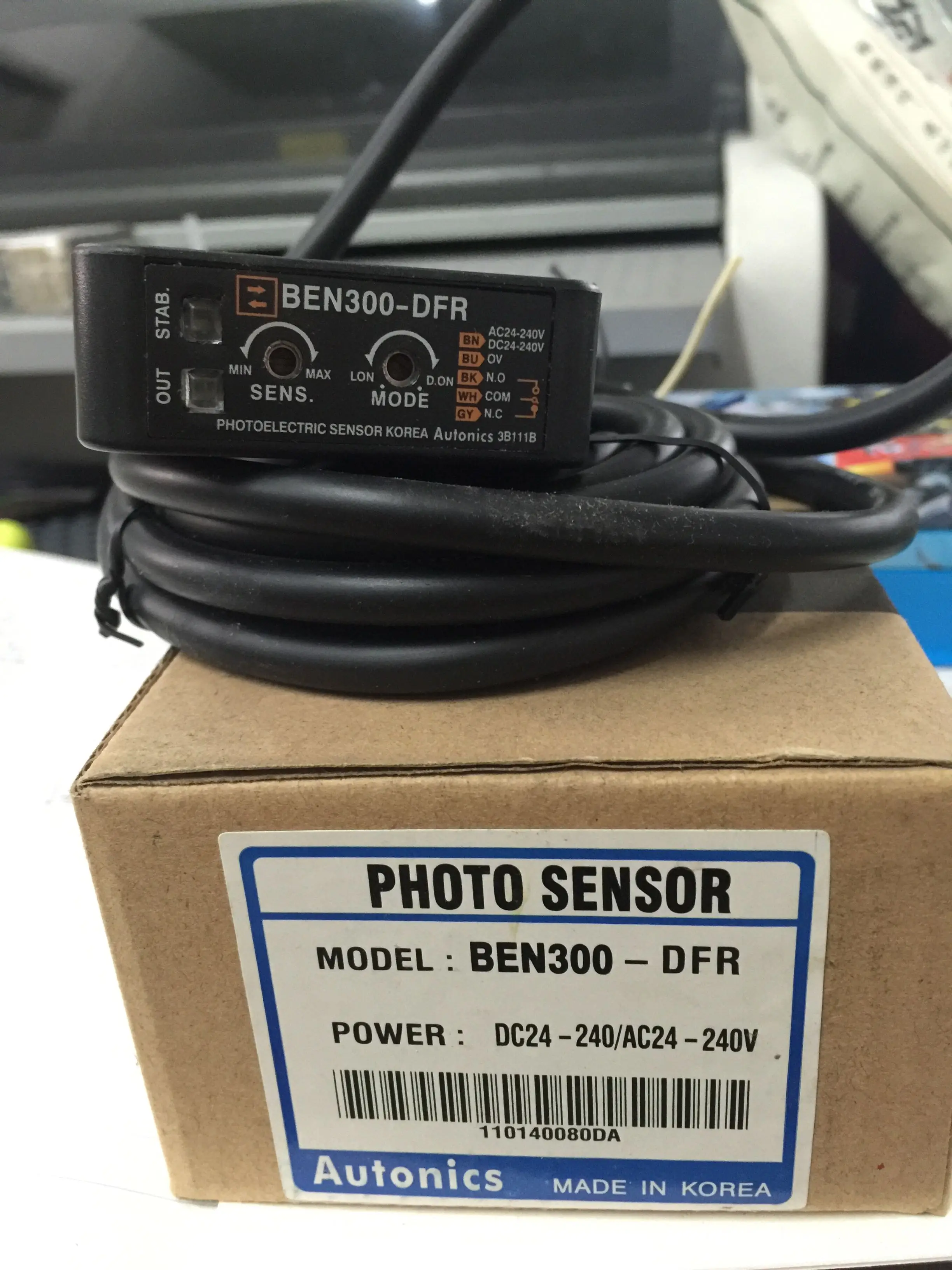 

BEN300-DFR AC/DC Diffuse Reflective Photoelectric Switch Sensor Sensing Distance 300mm Autonics New High-Quality