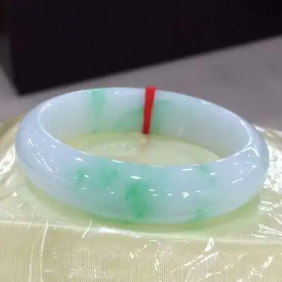 

Натуральный бирманский жадеит светильник зеленый 54-62 мм с наружной резьбой двухцветный браслет, элегантное платье принцессы, ювелирные изделия, подарок для матери для подруги