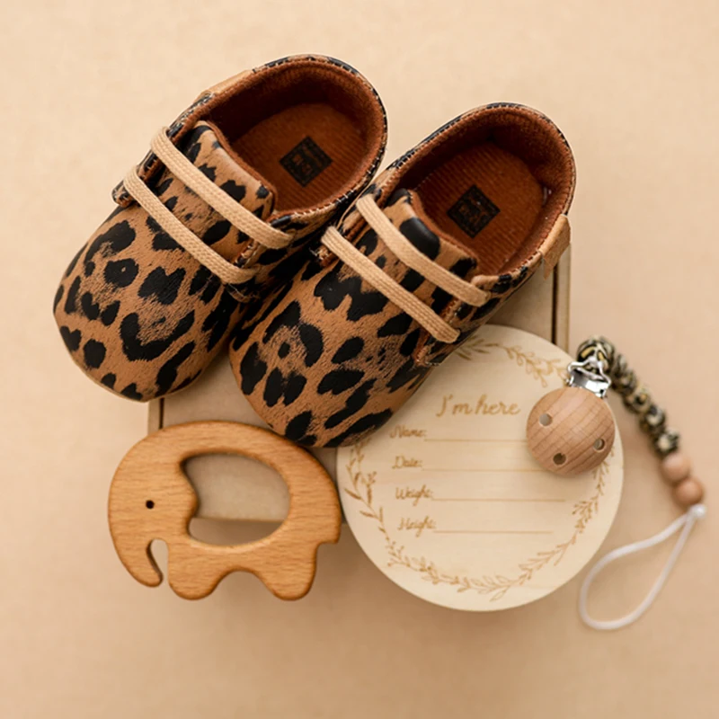 Nordic Style Baby Shoes Gift Box Baby Animal Teether Milestone Pacifier Chain Toddler Shoes Leopard Anti-Slip Newborns Gifts Set