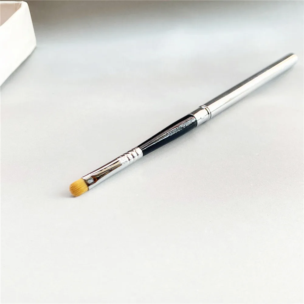 Lip Brush L05 Firm Round Precision Lip Liner Makeup Brush with Metal Cover