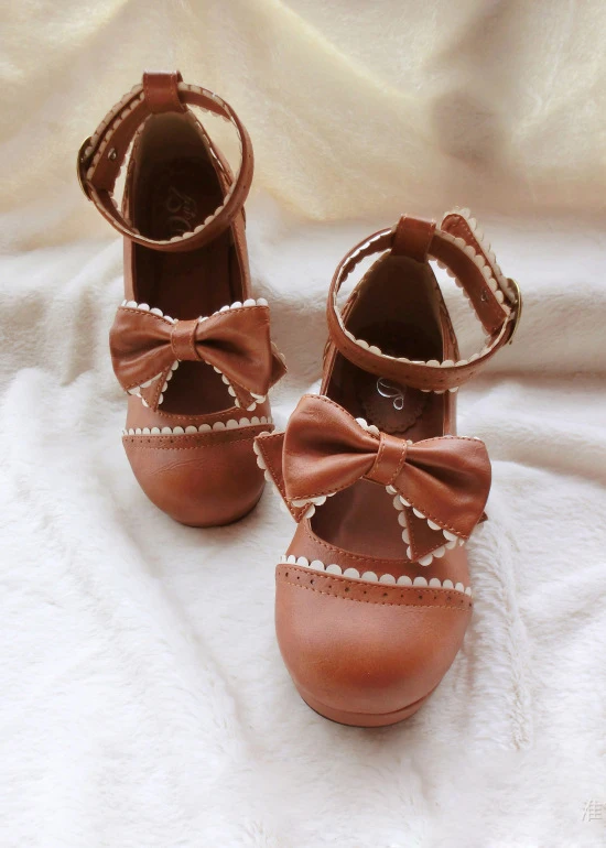 Zapatos LOLITA de estilo japonés para niña, zapatos de estudiante de cuero PU con lazo en forma de corazón, tacones de gato, zapatos Mary Jane