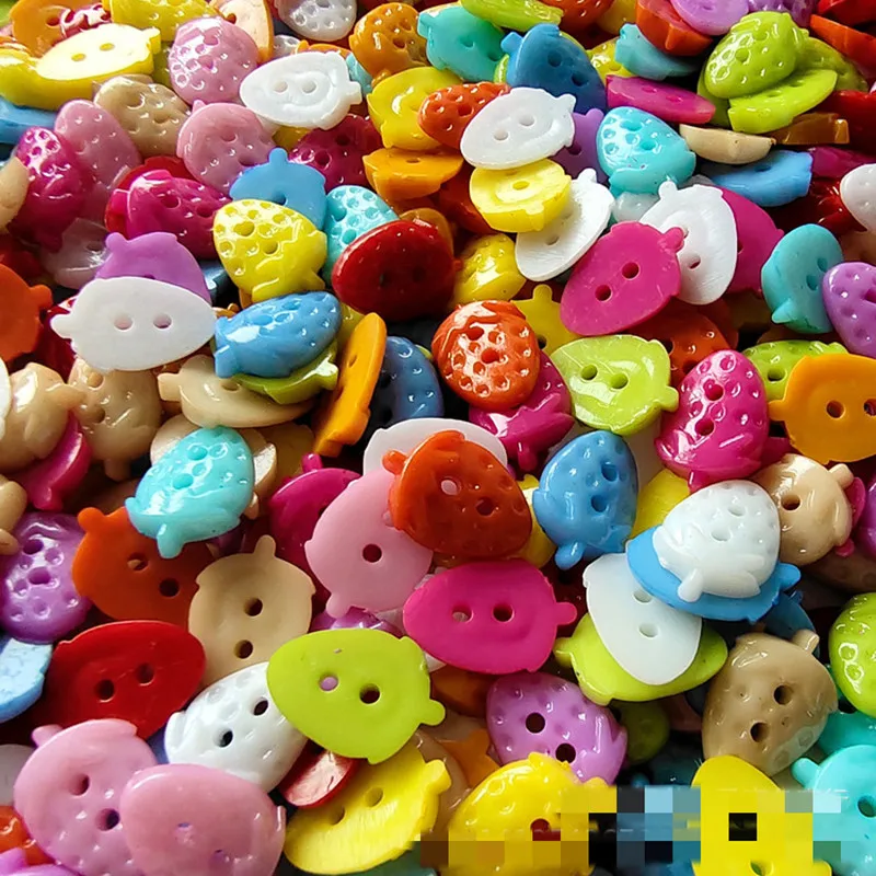 100 PCS Strawberry Lots Colors DIY Scrapbooking Cartoon Buttons Plastic Buttons Children\'s Garment Sewing Clothes Accessories