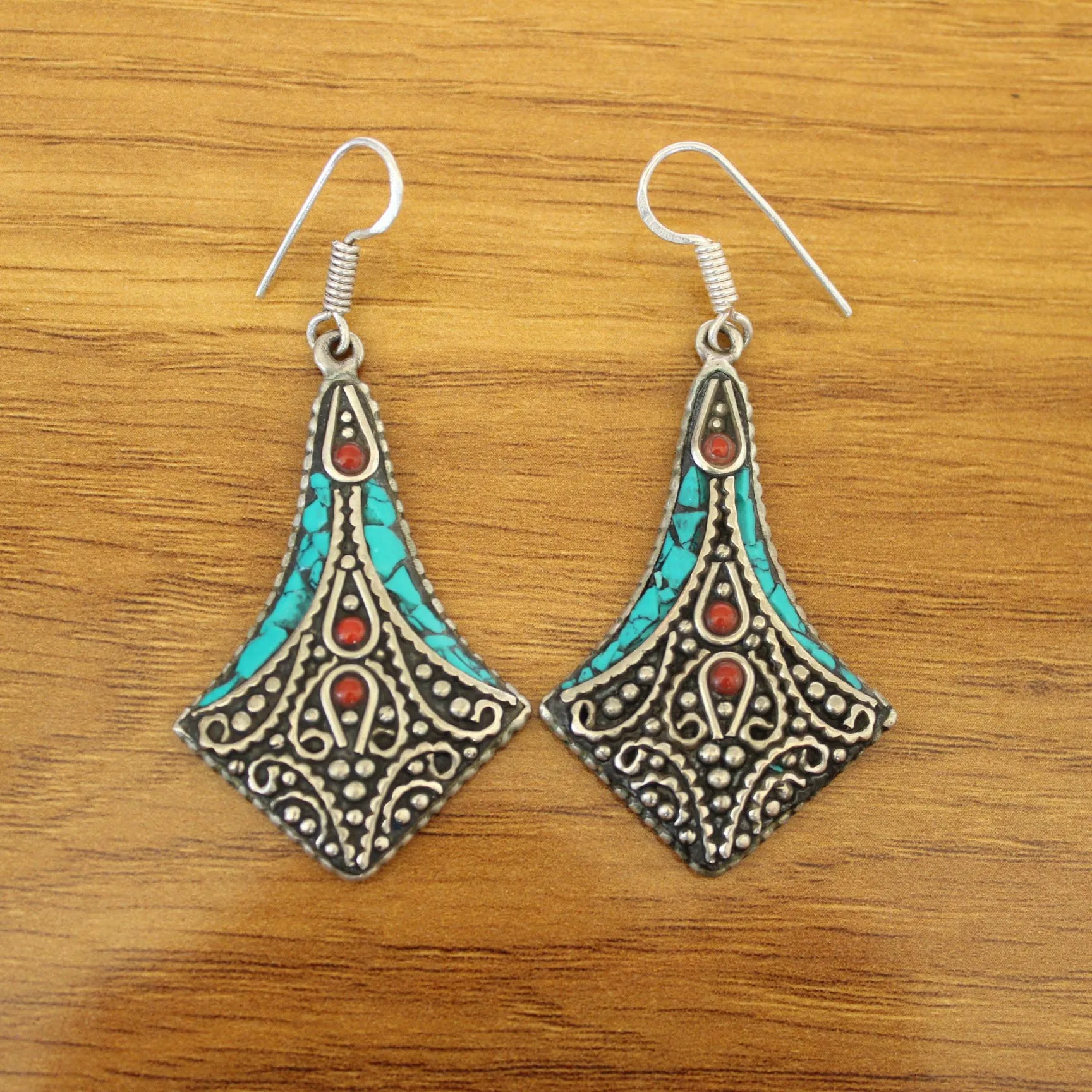 

ER188 Nepal Indian Vintage Colorful Handmade Earring Tibetan Silver Metal Inlaid Turquoises Stone Woman Dangle Earrings