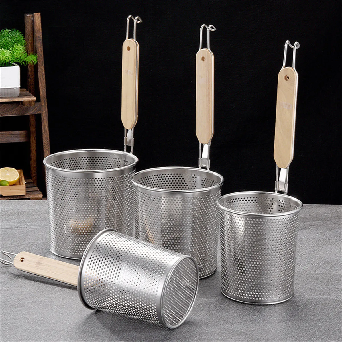 

1/4 Pcs Stainless Steel Strainer Basket Fine Sieve Mesh Food Skimmer Kitchen Sieve Mesh Strainer Filter Spoon with Wooden Handle