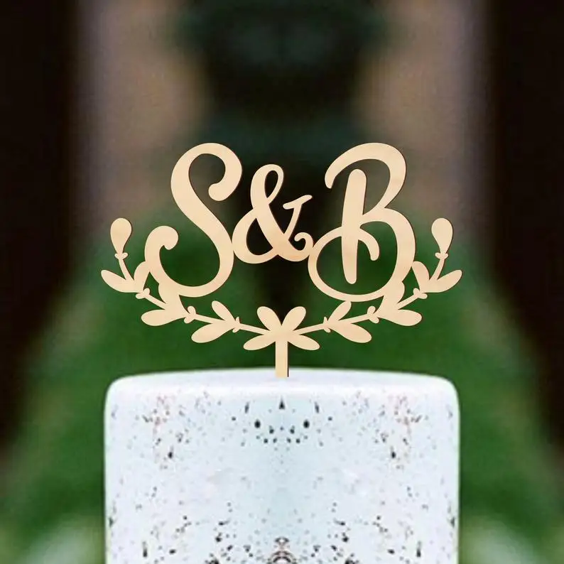 العرف كعكة الزفاف توبر مع السيد والسيدة بالاحرف الاولى اكليلا من الزهور كعكة توبر الخشب رسائل كعكة توبر شخصية الذكرى ديكور الحفلات