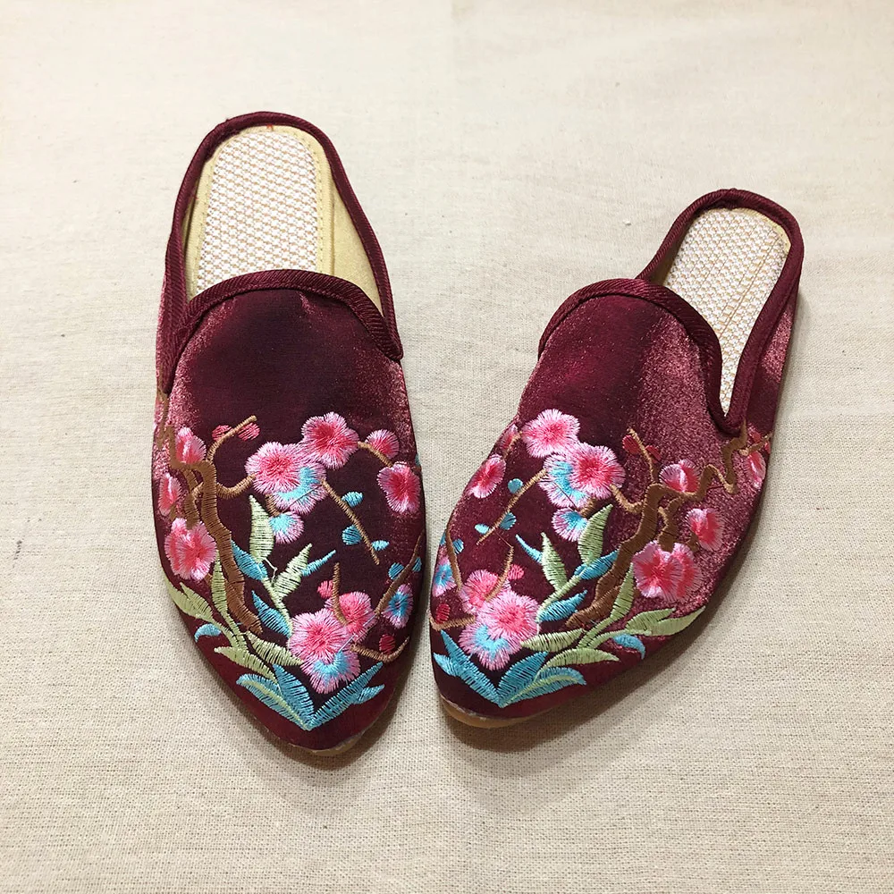 Veowalk Chinese Flower Embroidered Women Silk Cotton Pointed Toe Flat Mules Slippers Summer Autumn Ladies Slip on Home Shoes