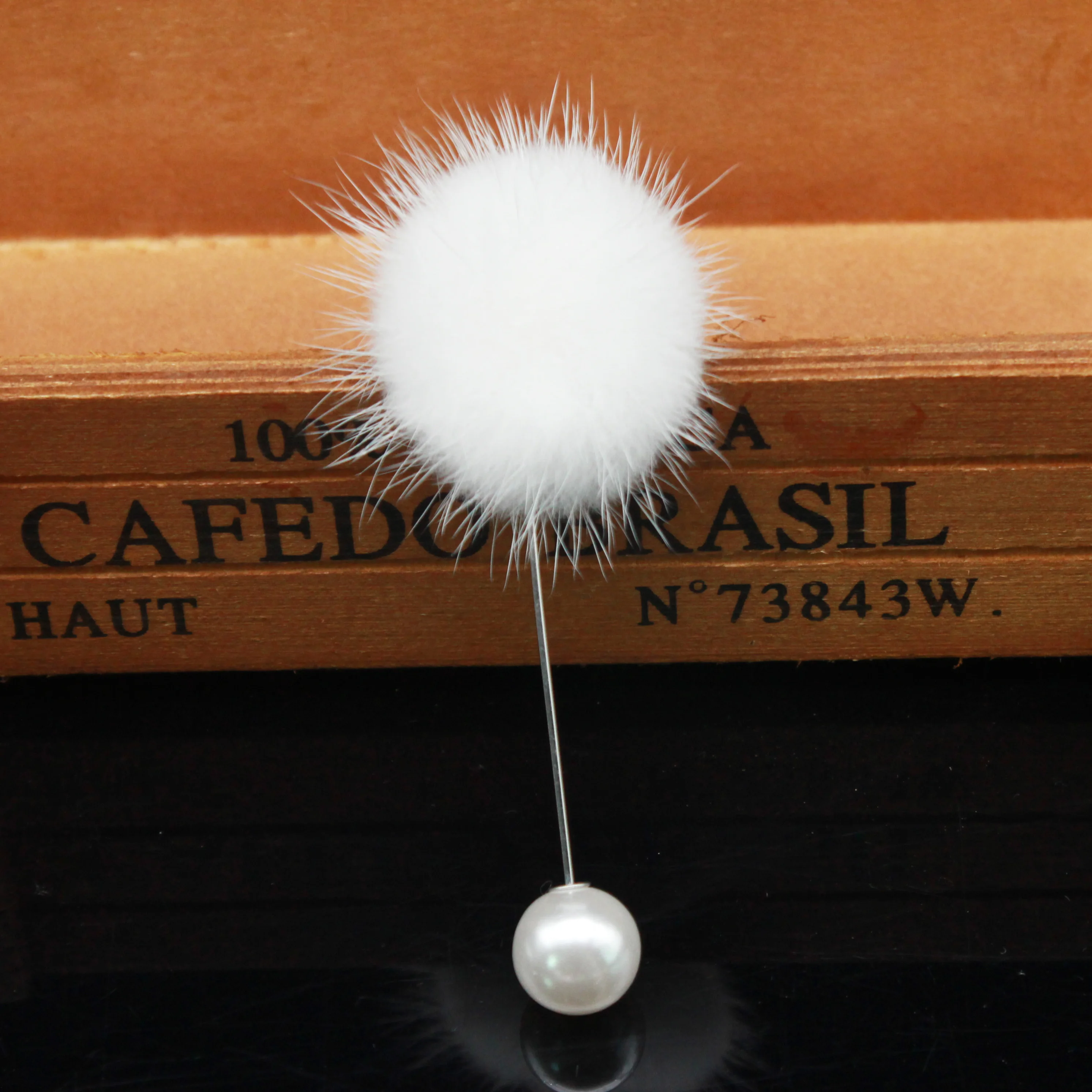 Cute Charm Pearl Brooch Pins For Women Korean Mink Fur Pompom Ball Piercing Lapel pin Brooch Collar Jewelry Gifts