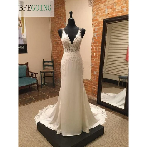 Vestidos de novia de gasa satinada marfil con cuello en V y tirantes finos, vestidos de novia hasta el suelo de sirena/trompeta, tren capilla hecho a medida