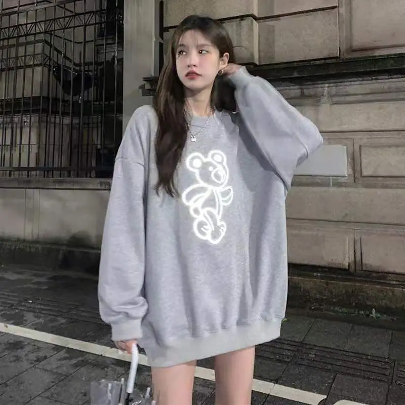 

Autumn coat bodyguard women's design reflective bear 2021 new loose hoodless thin long sleeve top