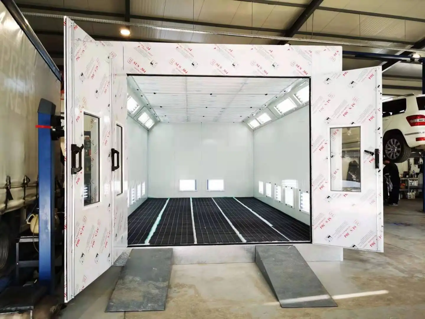 Automotive Car Paint Spray Booth Chamber f5600 With High-Quality Support For Custom Baking Finish House Paint Booth