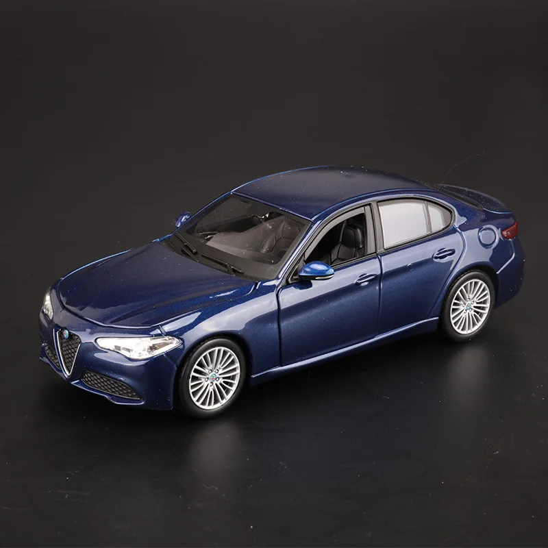 Bburago 1:24 Alfa Romeo Stelvio Simulation Alloy Car Model Collect Gifts Toy