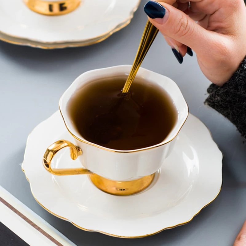 Hand-painted Golden Handle Tea Cup & Saucer set With Spoon European Simple Gold Rim Coffee Mugs Luxury Concentrate Cup Porcelain